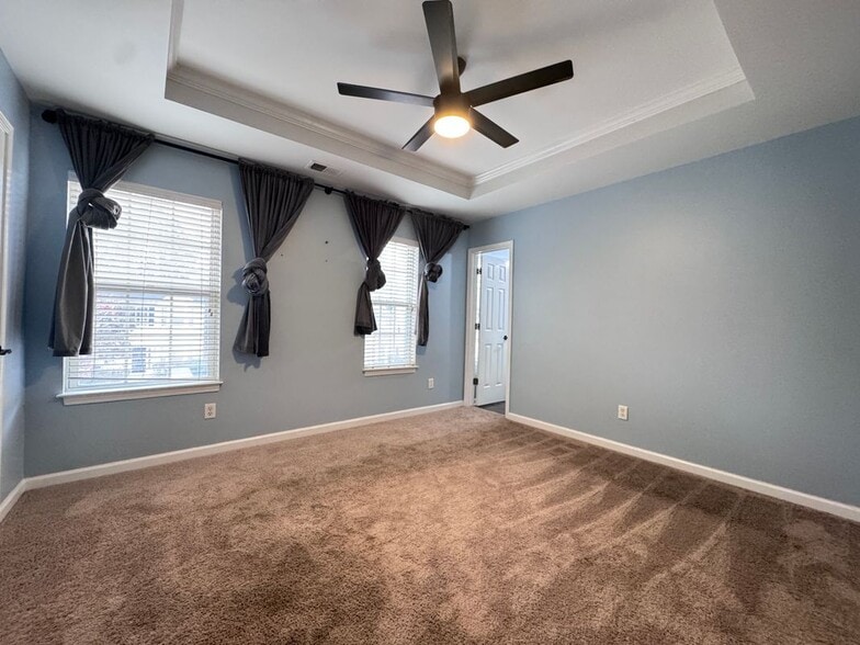 Building Photo - 5495 Hampton Ct