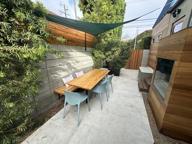 Building Photo - 1076 Nowita Pl