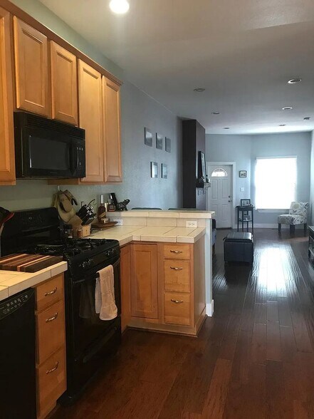 Building Photo - 1301 E 31st Ave