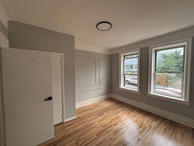 Building Photo - 242 Claremont Ave