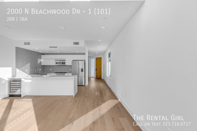 Building Photo - 2000 Beachwood Dr