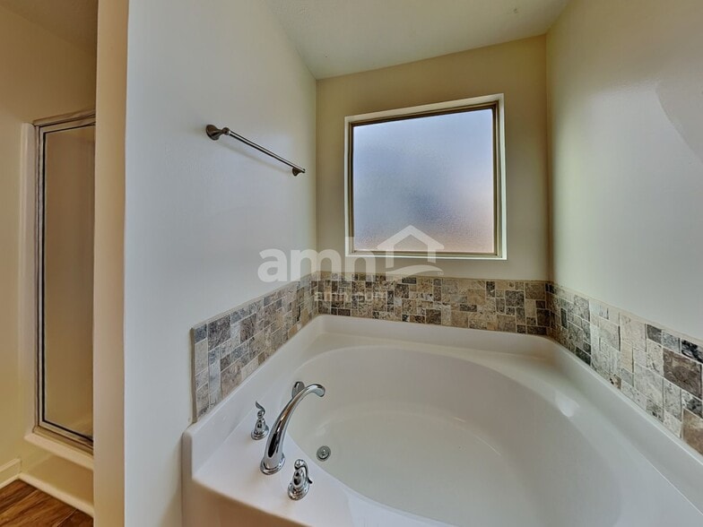 Building Photo - 123 Farmbrook Ct