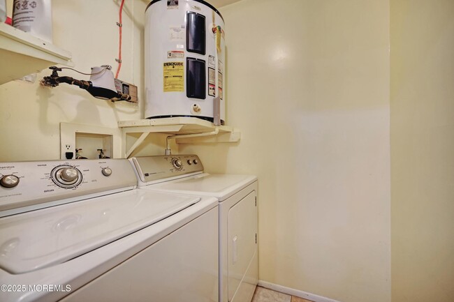 Building Photo - 236 Medford Ct