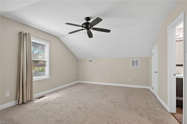 Building Photo - 5677 Rushmere Dr