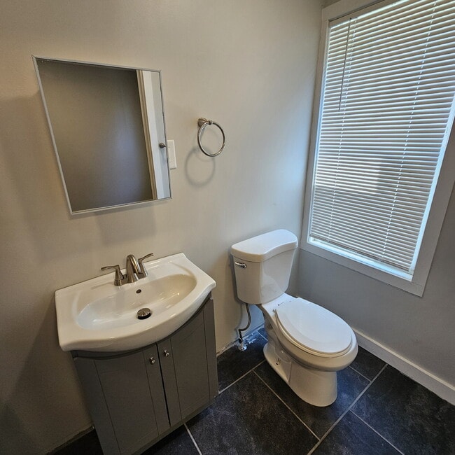 Building Photo - Duplex - 2 Bedroom, 2 Full Bathrooms and a...