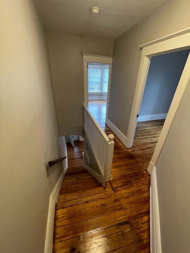 Building Photo - 3BR Townhouse