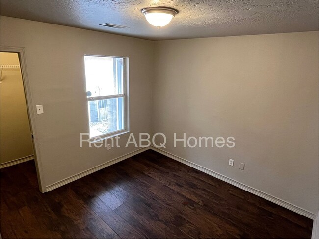 Building Photo - Home for Rent: 3 bd/2 ba, 1,350 sq ft near...