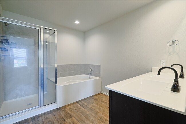 Building Photo - 707 Acacia Park Ln