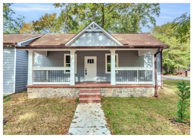 Building Photo - Fully Renovated Ranch-Style Home with Mode...