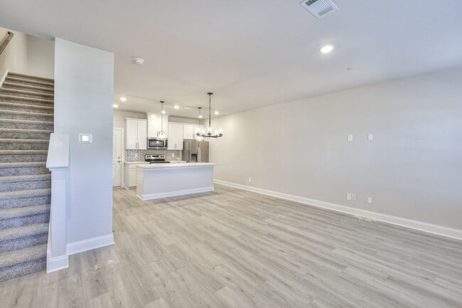 Building Photo - New Townhome in a prime location in Gallatin