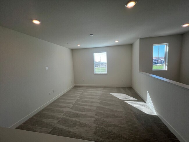 Building Photo - Beautiful Northlake Property Next to Park