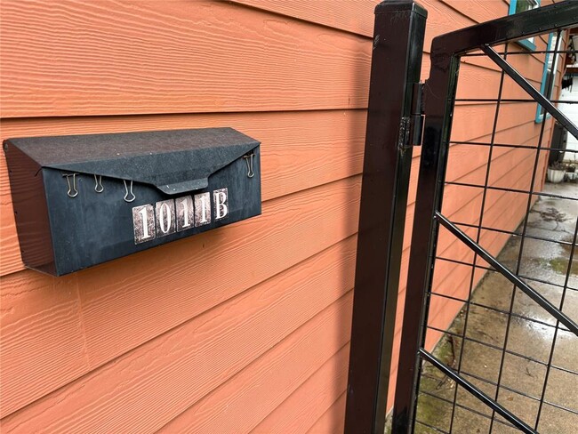 Building Photo - 1011 Chesapeake Dr