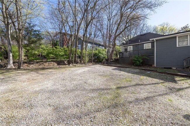 Building Photo - 349 Rollston Ave