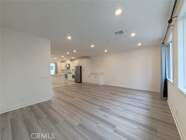 Building Photo - 400 Transport