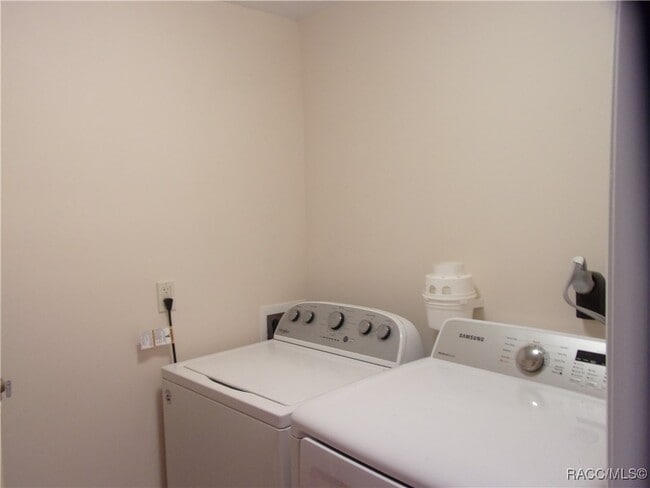 Building Photo - 215 N Wheeler Ave