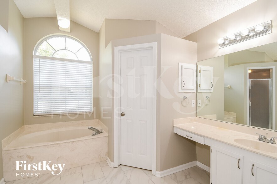 Building Photo - 4630 Pebble Brook Dr