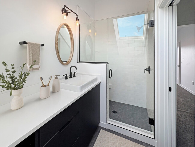 Building Photo - 119 B N 2nd St W