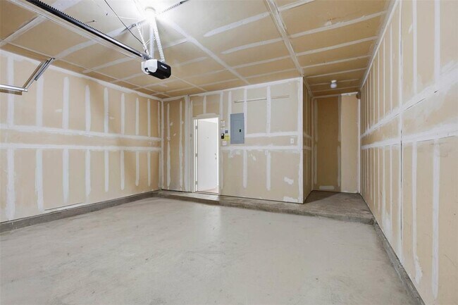 Building Photo - 13808 Harris Ridge Blvd