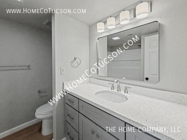 Building Photo - 5108 N Avenida Primera