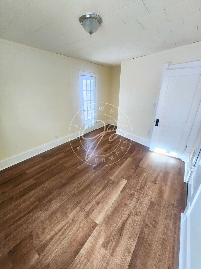 Building Photo - 1400 sq ft. 3 bed home in South Toledo! Many updates throughout