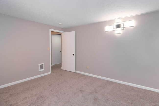Building Photo - 2 Bed 1ba Liberty Lake Duplex Lower-level ...