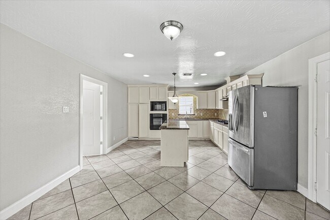 Building Photo - 1209 Dogwood Dr