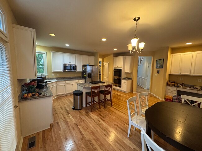 Building Photo - 24794 Serpentine Pl