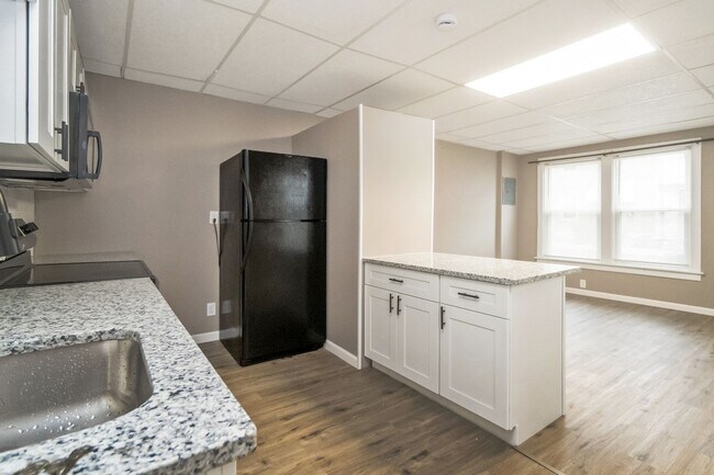 Building Photo - 137-139 Main St