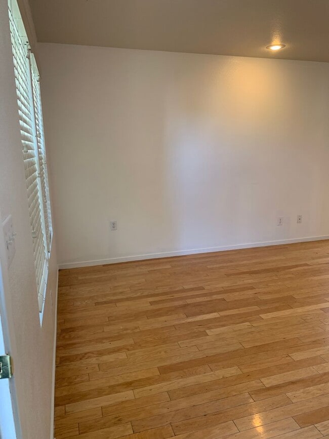 Building Photo - Beautiful 4 Bedroom 3 bath home in Merced!