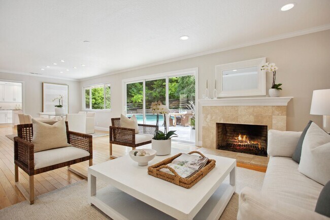 Building Photo - Updated 3 bedroom + office & pool, single ...