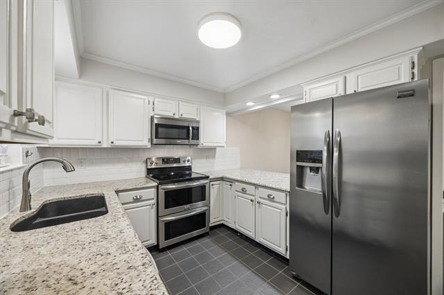 Building Photo - 2908 Clear Springs Dr