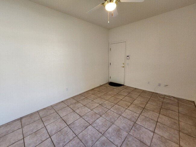 Building Photo - Charming Single-Story Pulte Home in a corn...