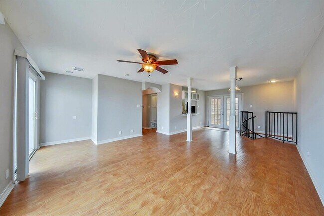 Building Photo - 709 Gale St