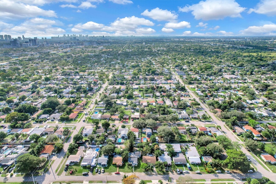 Building Photo - 2419 Coolidge St