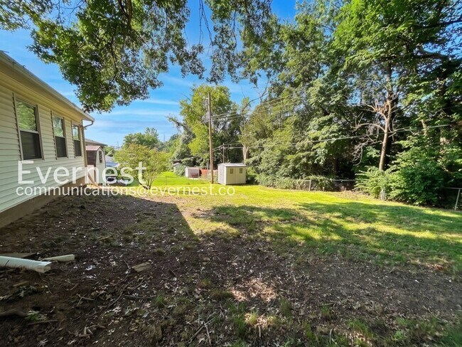 Building Photo - 3 Bed/2.5 Bath Home with Garage / Pet-Friendly / Available Now!