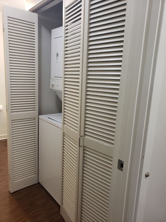 Interior Photo - Orliss Apartment (Garden Court)