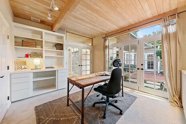 Building Photo - 6241 Frondosa Dr