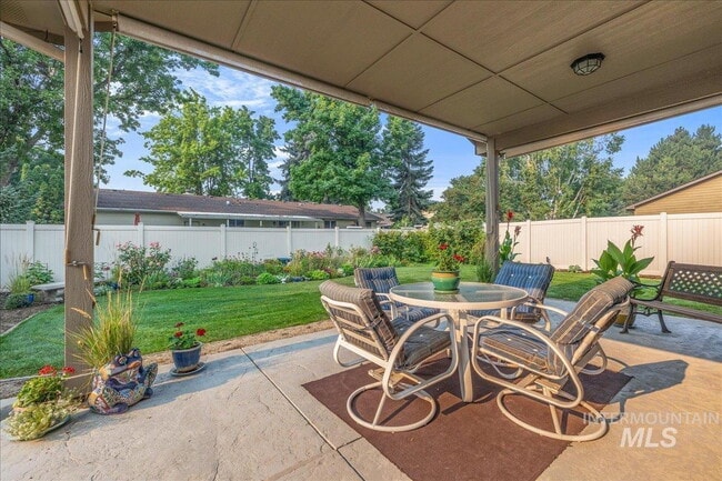 Building Photo - "Charming 3-Bedroom Home with 2 Full Baths in Boise's Sought-After West Dover Heights!"