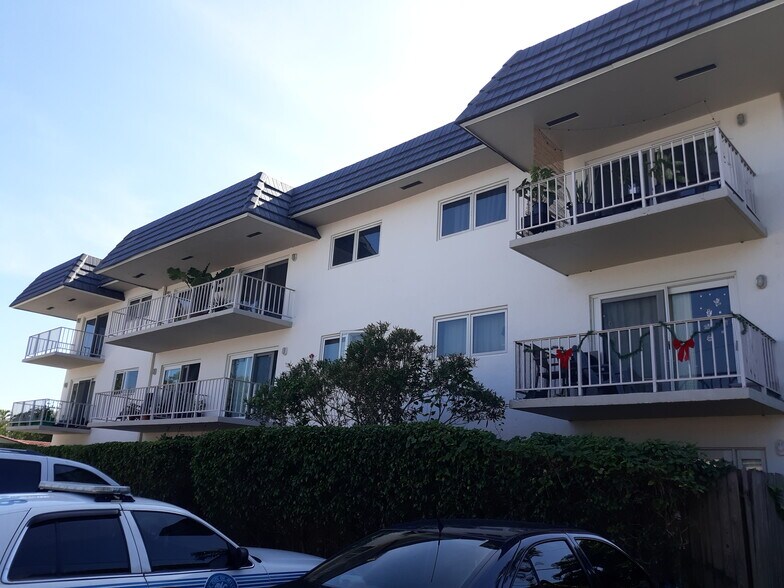 Building Photo - 11610 N Bayshore Dr