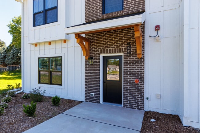 Building Photo - 1920 Edwards St