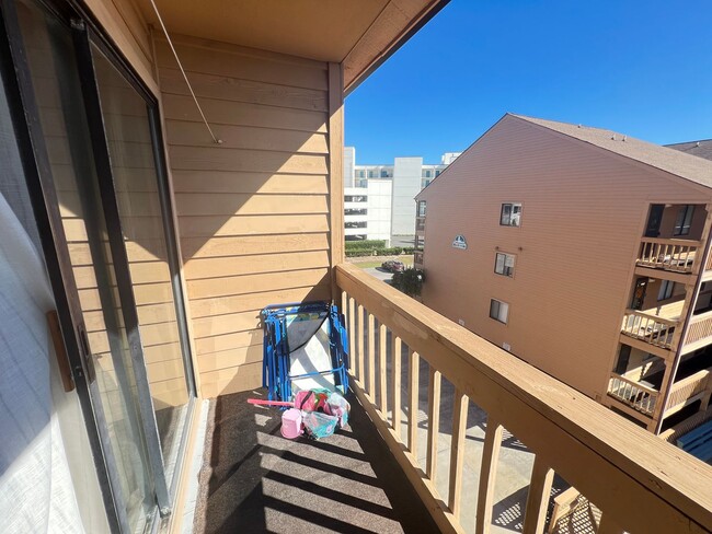 Building Photo - Walk to the Beach! Two-bedroom condo in Myrtle Beach. Adjacent to Beach Access!