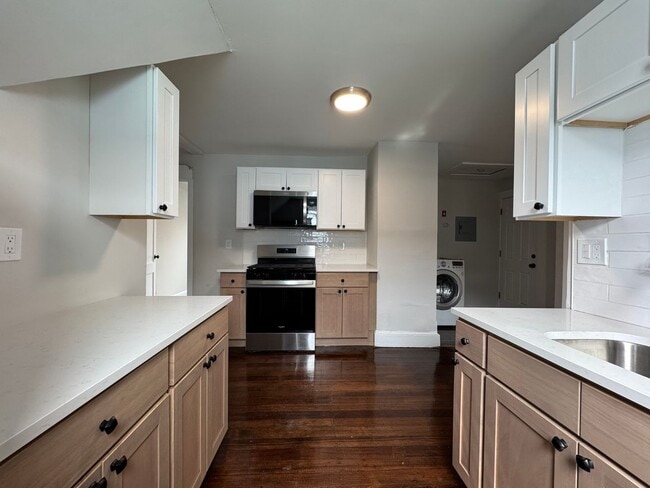 Building Photo - 47-49 Mead St