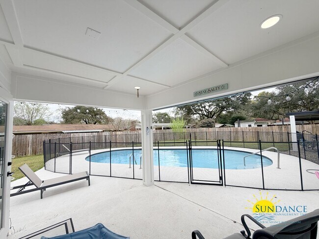 Building Photo - Custom 4BR Pool Home in Kenwood with Bonus Room & Private Backyard!