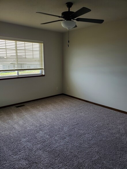 Building Photo - 859 W Desert Vis