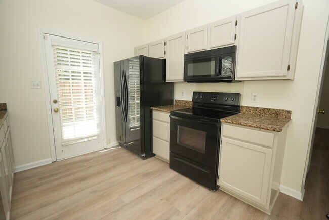 Building Photo - Newly renovated home in South Charlotte!