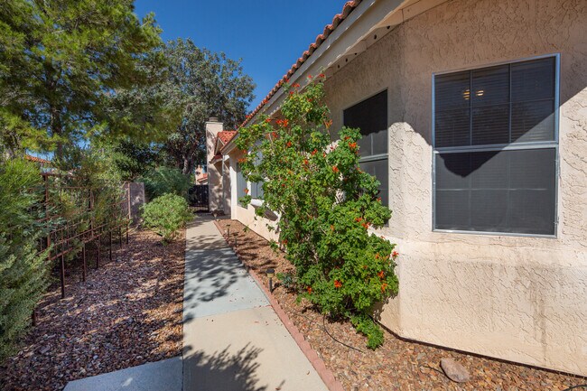 Building Photo - 5230 W Wood Owl Dr