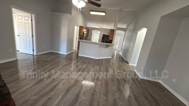 Building Photo - 1 Redwood Track Ln