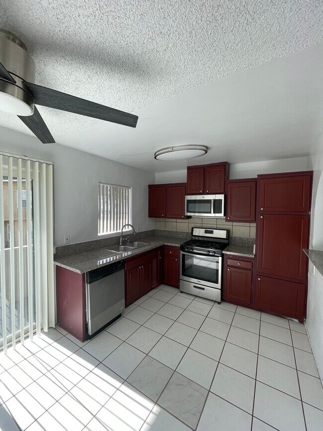 Building Photo - 271 Parke St