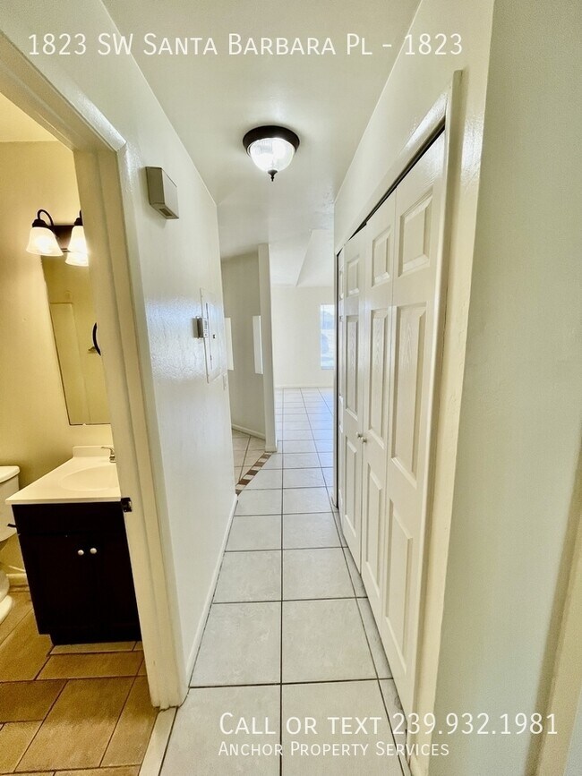 Building Photo - 1823 SW Santa Barbara Pl