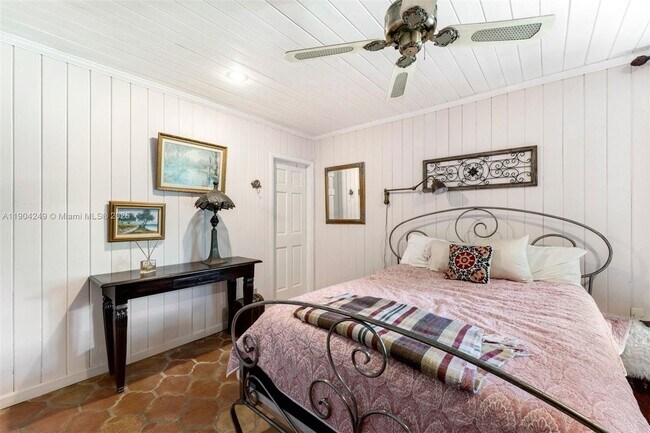 Building Photo - 7975 Biscayne Point Cir